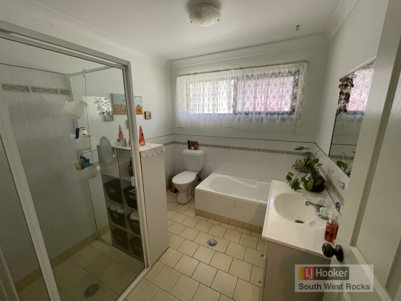 21 Athol Elliott Place, South West Rocks NSW 2431