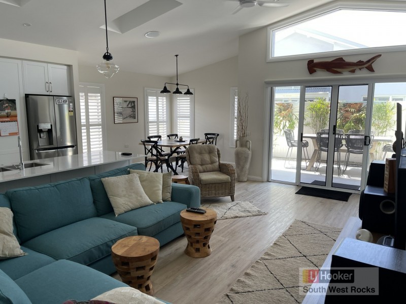 14 Oakmont Drive, South West Rocks NSW 2431