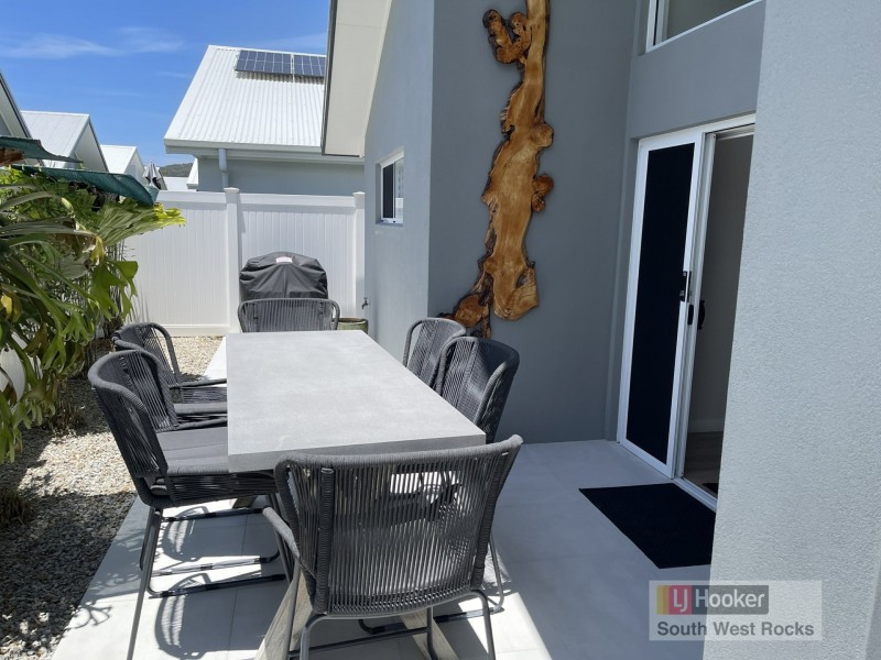 14 Oakmont Drive, South West Rocks NSW 2431