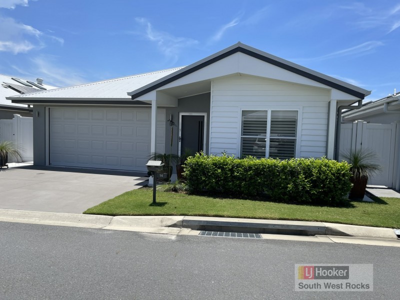 14 Oakmont Drive, South West Rocks NSW 2431