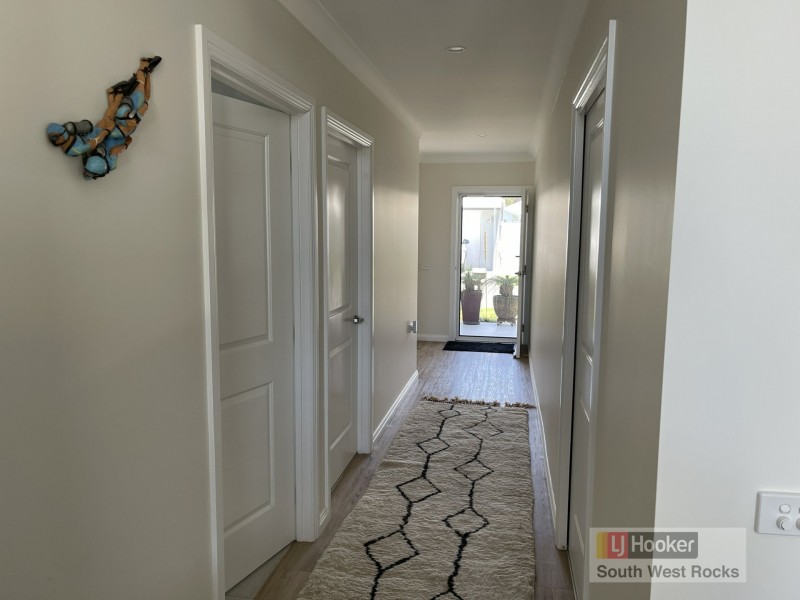 14 Oakmont Drive, South West Rocks NSW 2431