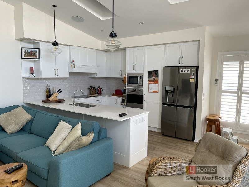 14 Oakmont Drive, South West Rocks NSW 2431