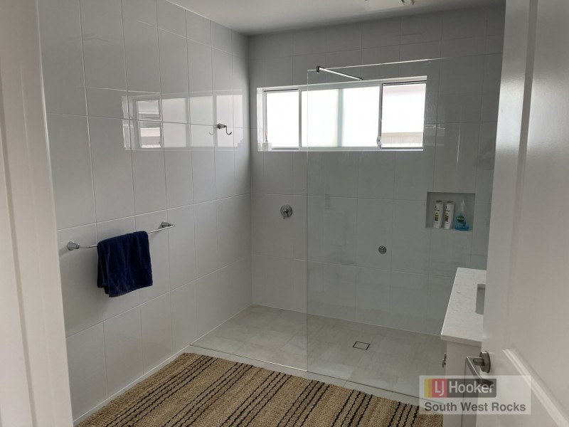 14 Oakmont Drive, South West Rocks NSW 2431