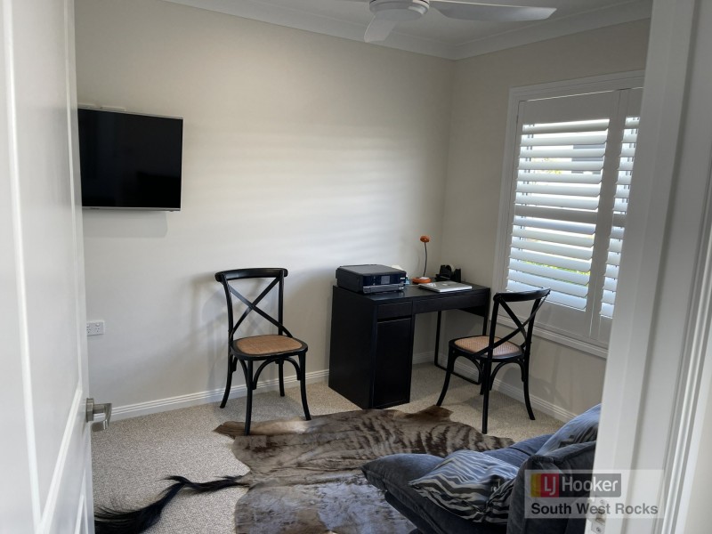 14 Oakmont Drive, South West Rocks NSW 2431