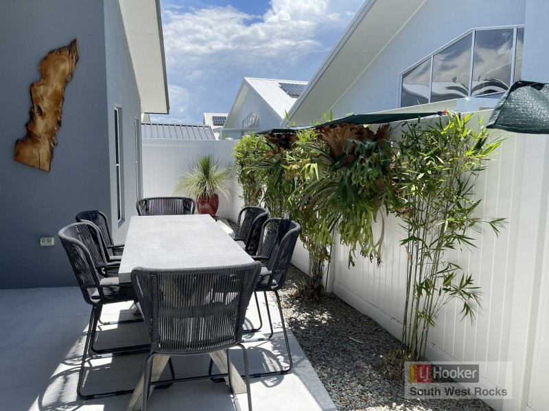 14 Oakmont Drive, South West Rocks NSW 2431