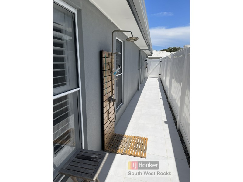 14 Oakmont Drive, South West Rocks NSW 2431