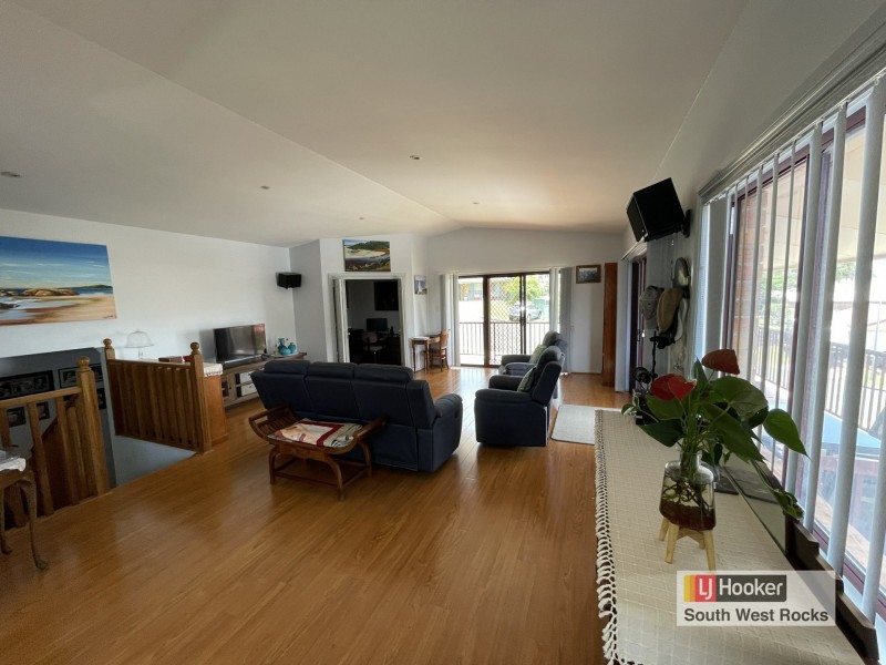 15 Salmon Circuit, South West Rocks NSW 2431