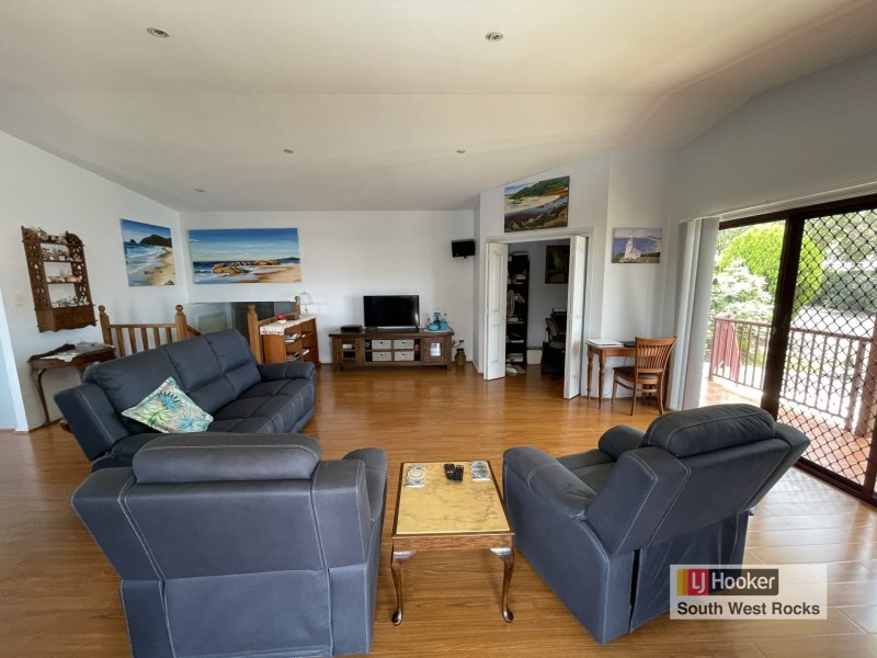 15 Salmon Circuit, South West Rocks NSW 2431