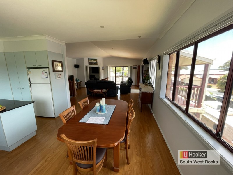 15 Salmon Circuit, South West Rocks NSW 2431
