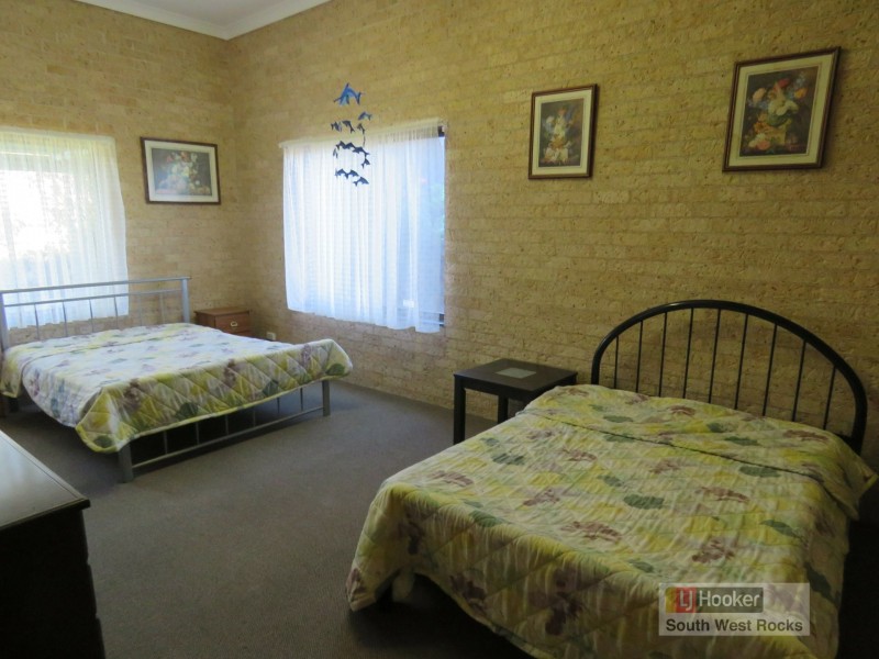 12 Crystal Place, South West Rocks NSW 2431
