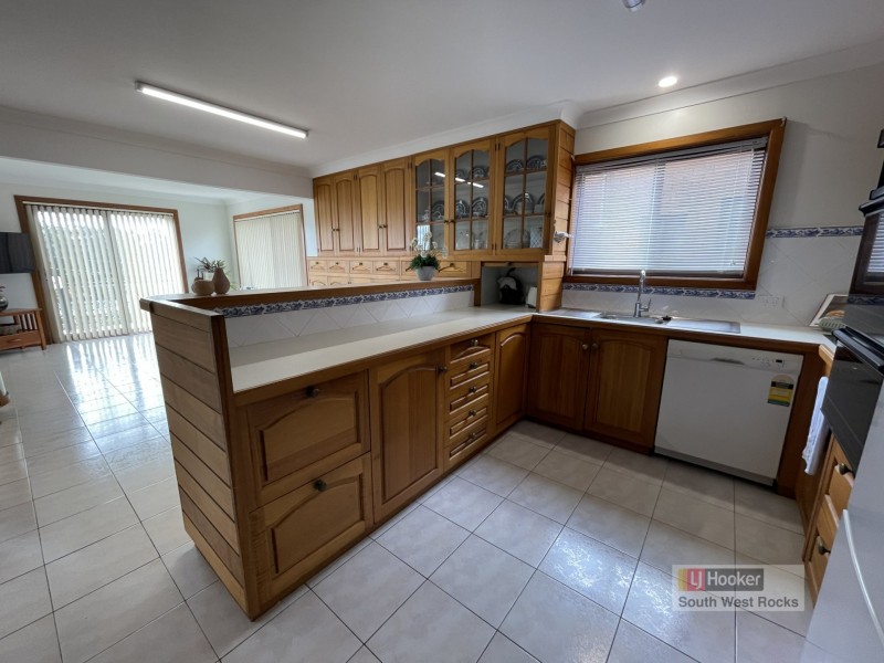 16 Emanuel Crescent, South West Rocks NSW 2431