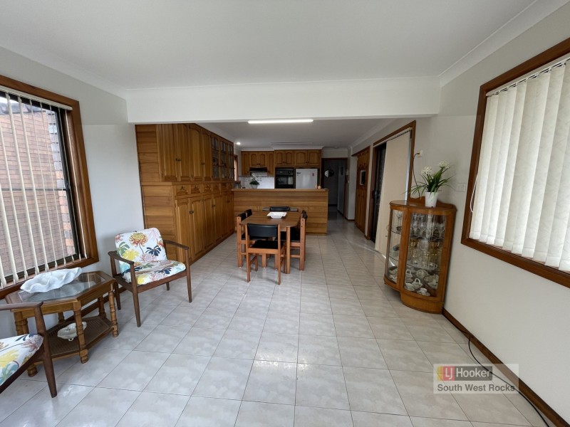 16 Emanuel Crescent, South West Rocks NSW 2431