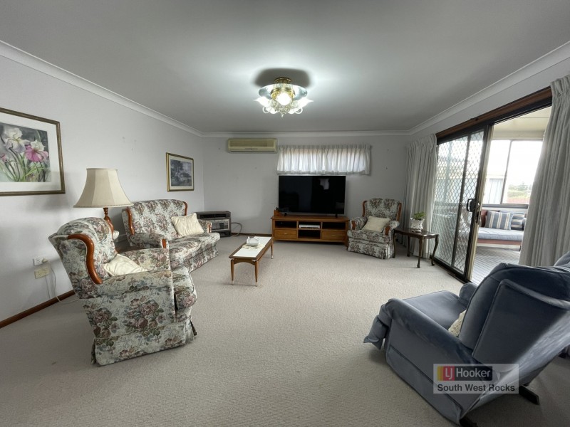 16 Emanuel Crescent, South West Rocks NSW 2431