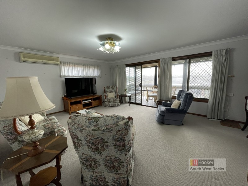 16 Emanuel Crescent, South West Rocks NSW 2431