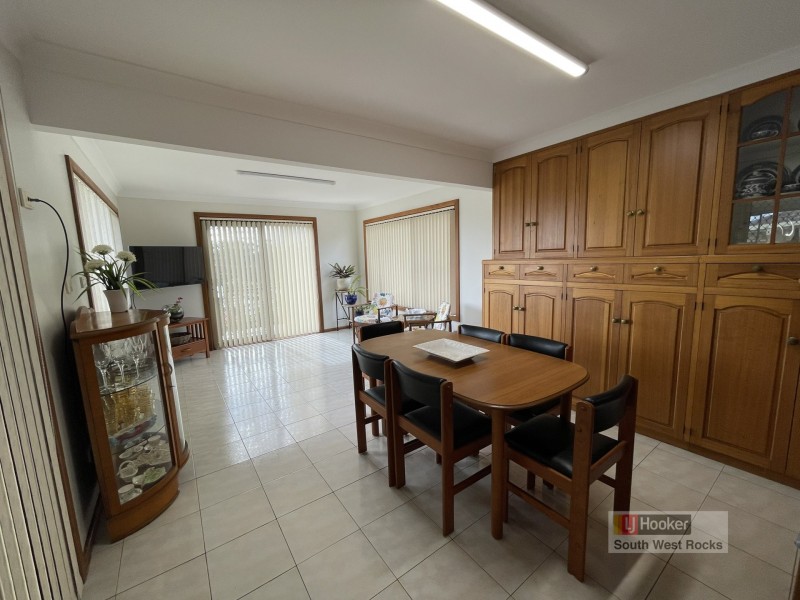 16 Emanuel Crescent, South West Rocks NSW 2431