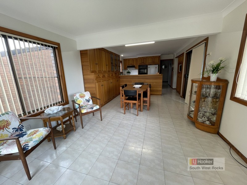16 Emanuel Crescent, South West Rocks NSW 2431