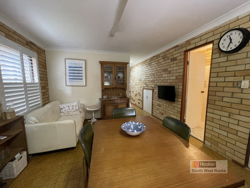 16 Emanuel Crescent, South West Rocks NSW 2431