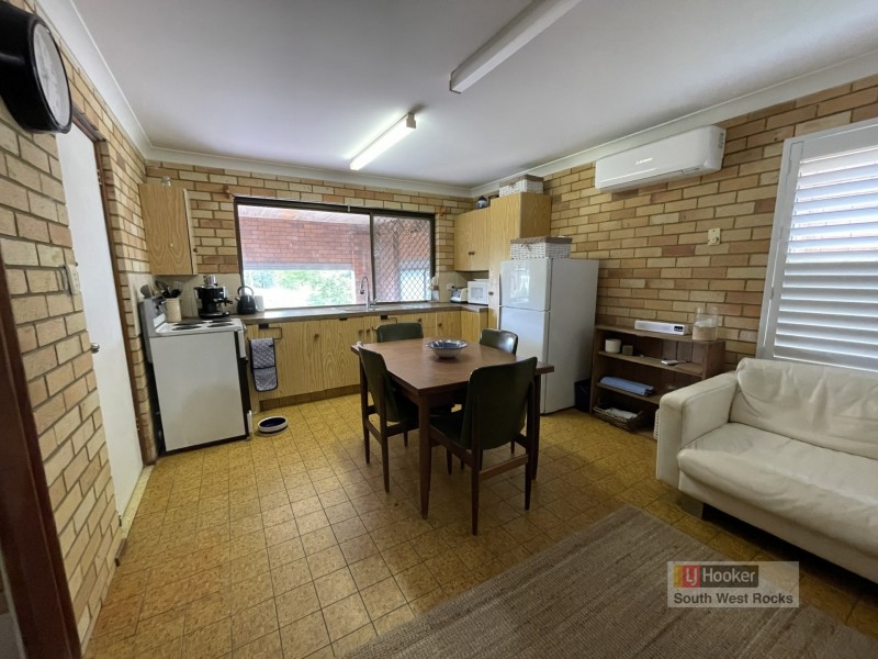 16 Emanuel Crescent, South West Rocks NSW 2431