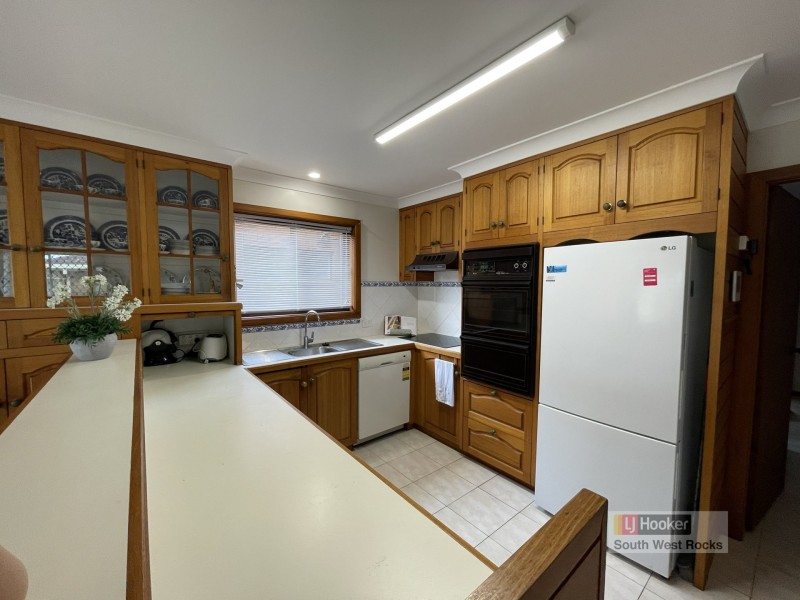 16 Emanuel Crescent, South West Rocks NSW 2431