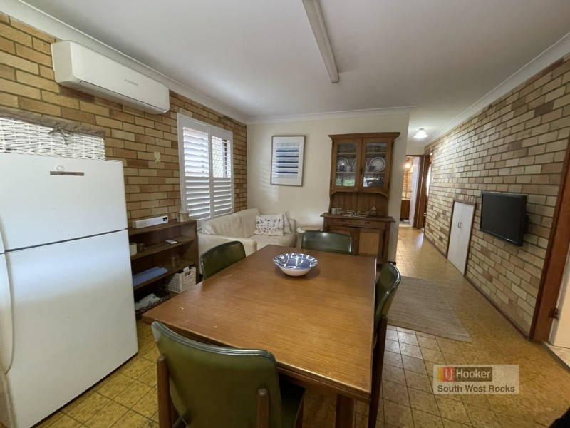 16 Emanuel Crescent, South West Rocks NSW 2431