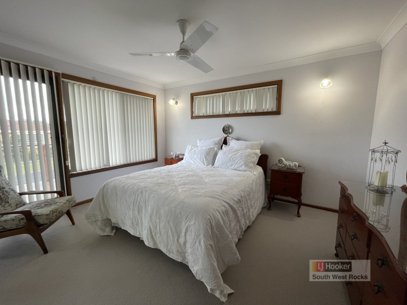 16 Emanuel Crescent, South West Rocks NSW 2431