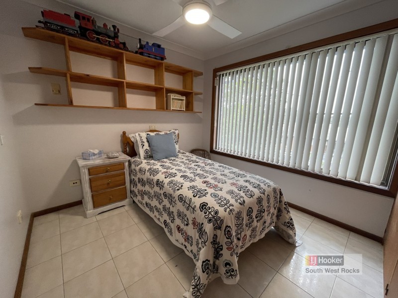 16 Emanuel Crescent, South West Rocks NSW 2431