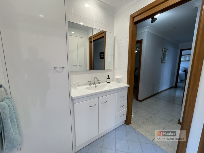 16 Emanuel Crescent, South West Rocks NSW 2431