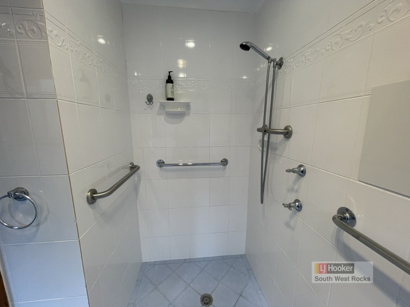 16 Emanuel Crescent, South West Rocks NSW 2431