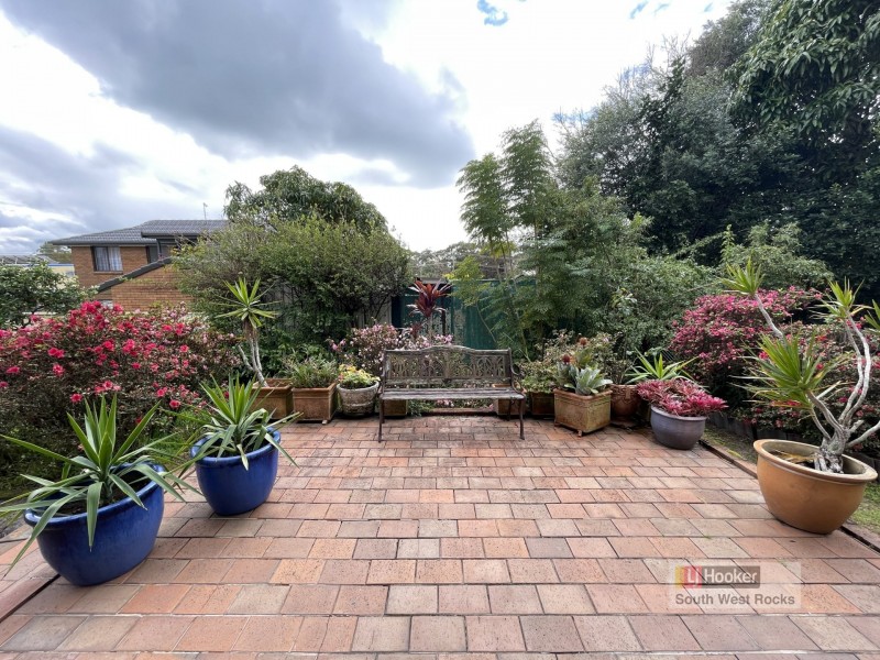 16 Emanuel Crescent, South West Rocks NSW 2431