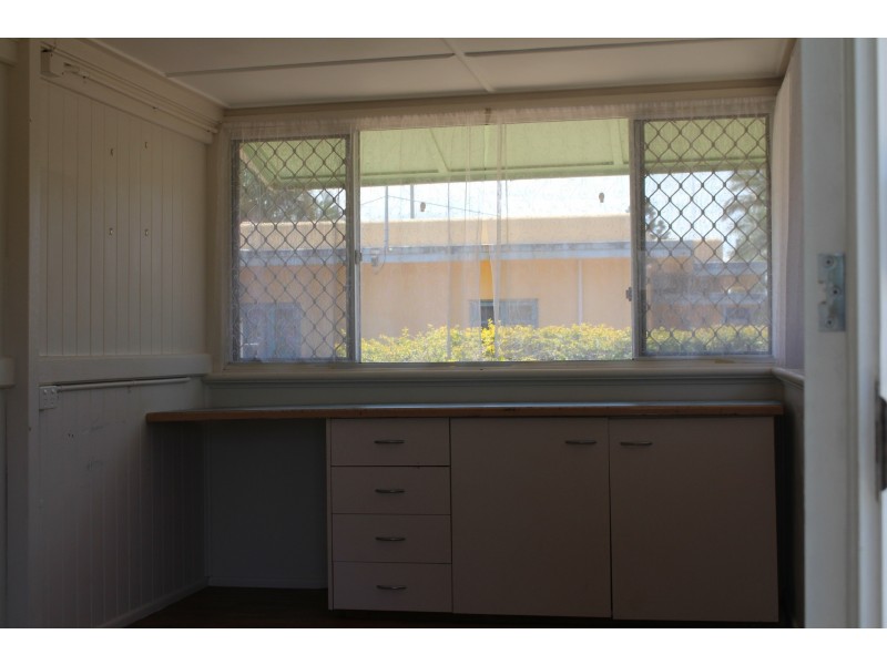 31 Hurst St, Walkervale QLD 4670