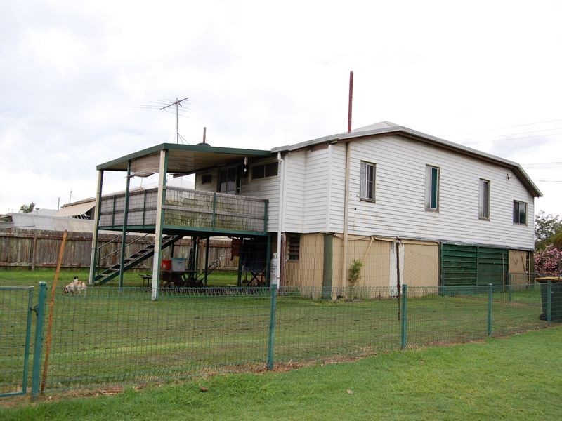 33 Hinkler Avenue, Bundaberg North QLD 4670