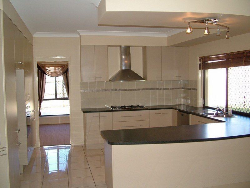 15 Leon Place, Coral Cove QLD 4670