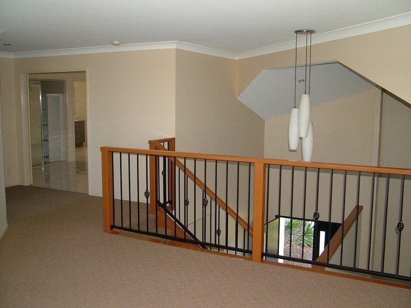 15 Leon Place, Coral Cove QLD 4670