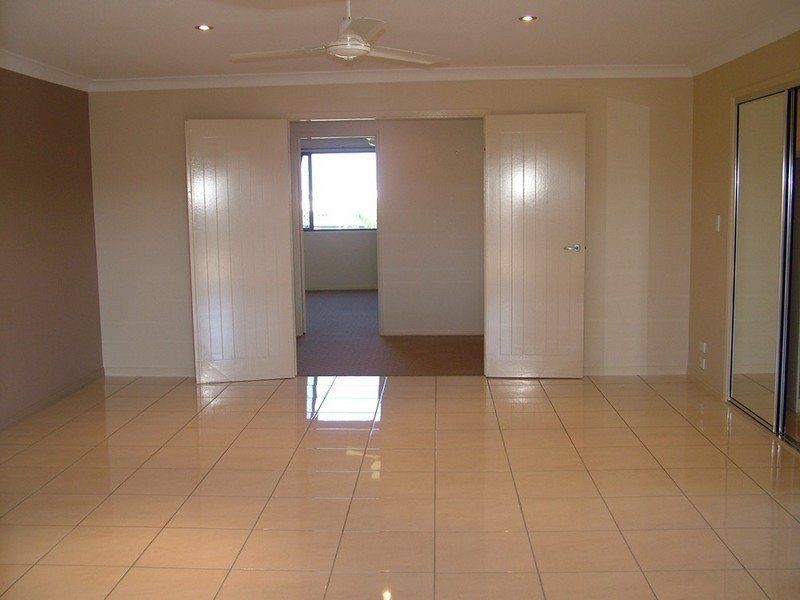 15 Leon Place, Coral Cove QLD 4670