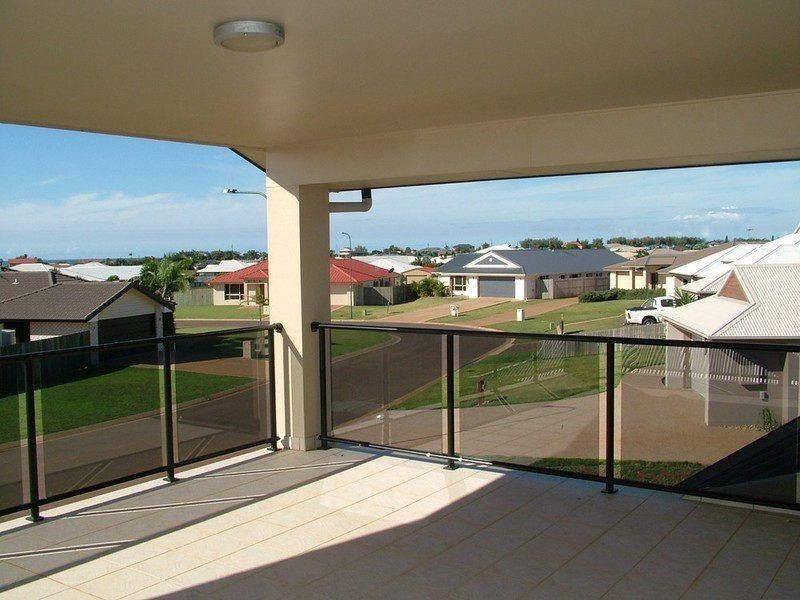 15 Leon Place, Coral Cove QLD 4670