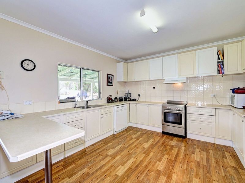35 Robin Close, Moore Park Beach QLD 4670