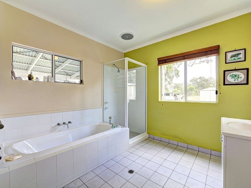 35 Robin Close, Moore Park Beach QLD 4670