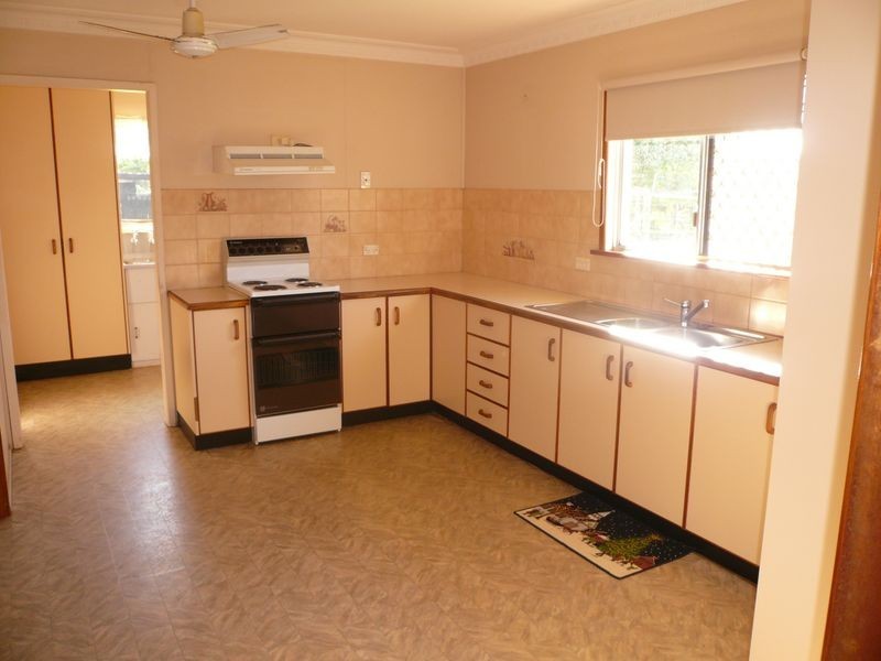 14 Barlow Street, Bundaberg North QLD 4670
