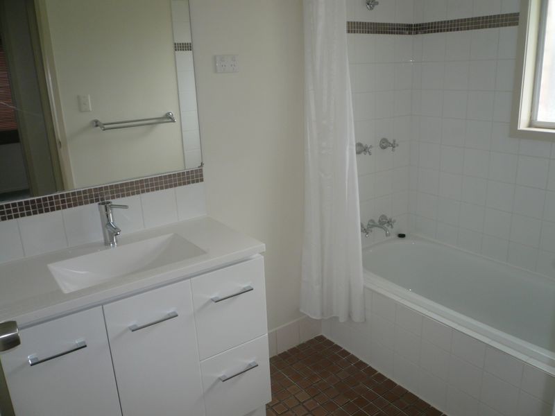 12 McCrohon Street, Avenell Heights QLD 4670