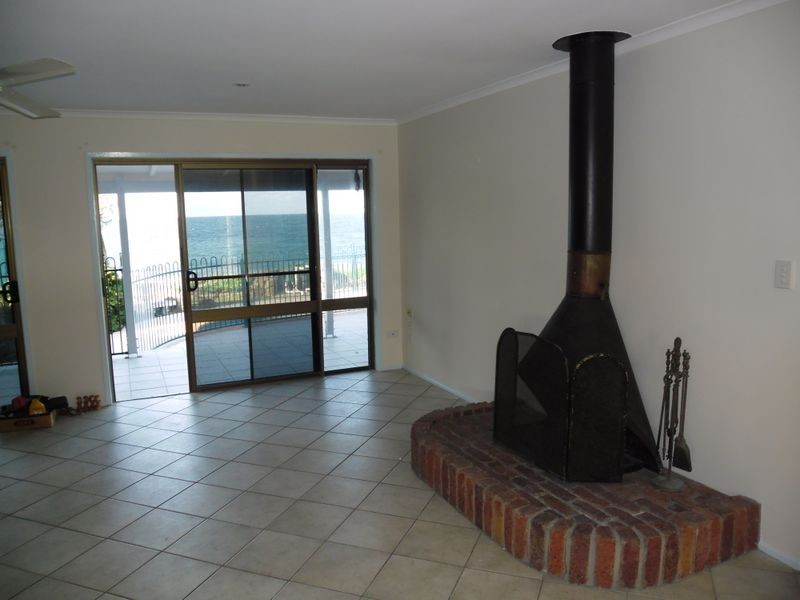 42 Barolin Esplanade, Coral Cove QLD 4670