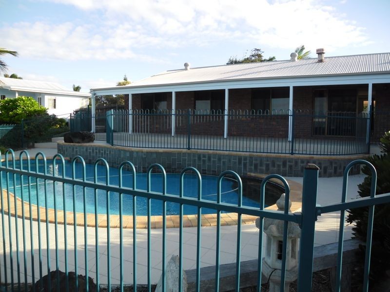 42 Barolin Esplanade, Coral Cove QLD 4670