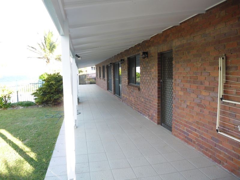 42 Barolin Esplanade, Coral Cove QLD 4670