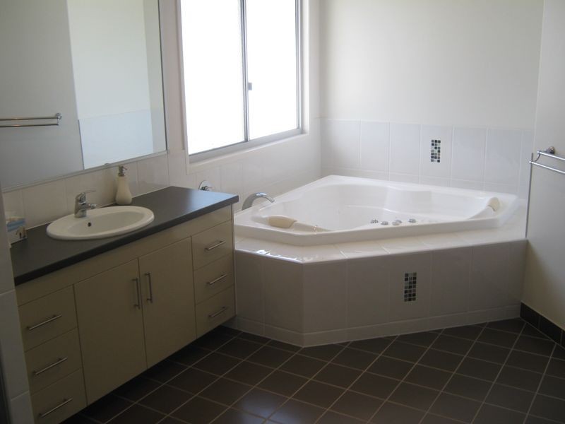 25 Parkview Terrace, Bundaberg North QLD 4670