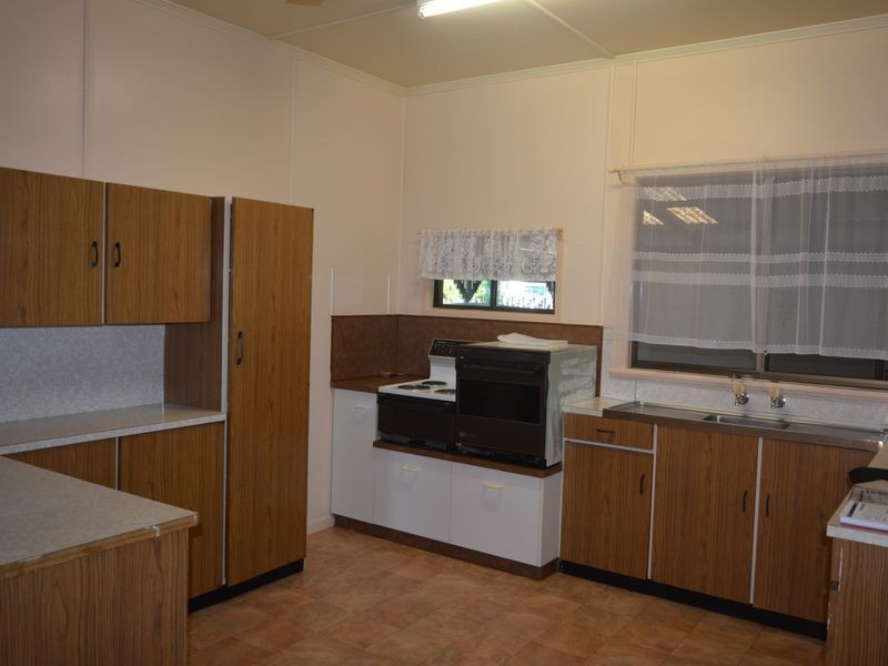 156 Bargara Rd, Bundaberg East QLD 4670