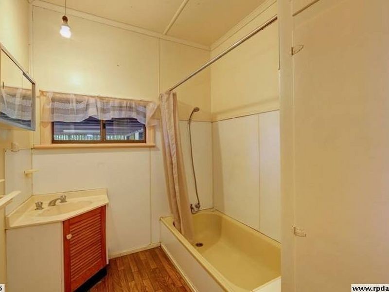 156 Bargara Rd, Bundaberg East QLD 4670