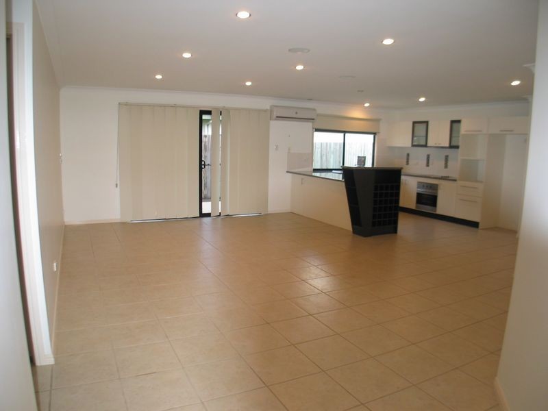 2/6 Moran, Svensson Heights QLD 4670