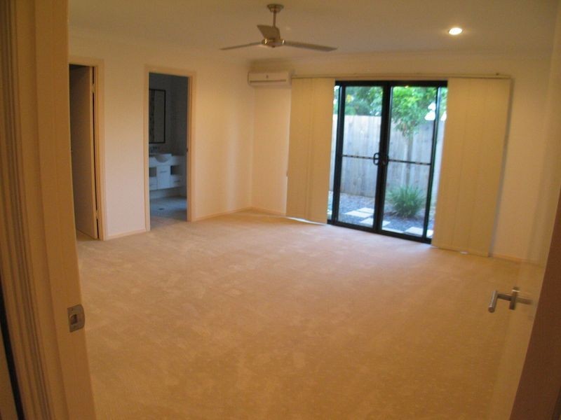 2/6 Moran, Svensson Heights QLD 4670