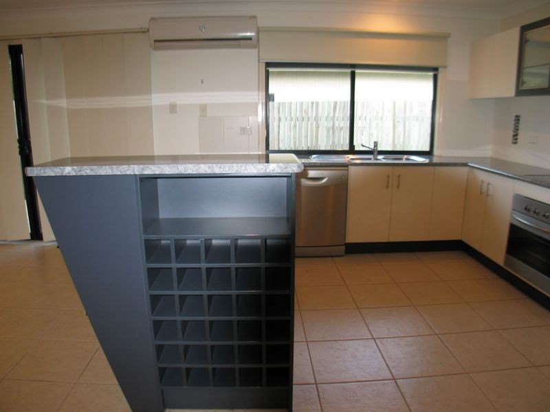 2/6 Moran, Svensson Heights QLD 4670