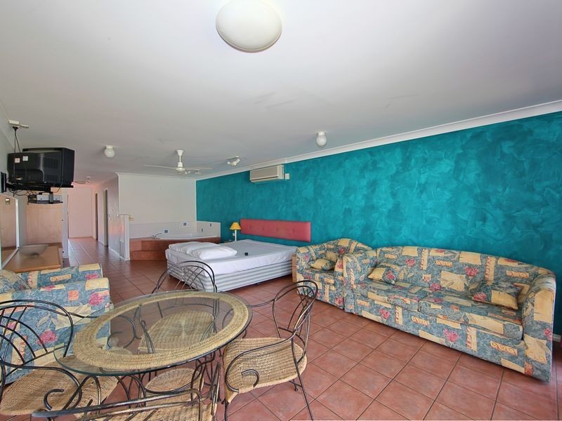 Unit 2 Pebble Beach Drive, Coral Cove QLD 4670