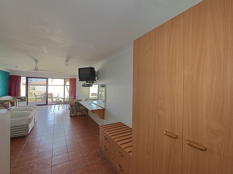 Unit 2 Pebble Beach Drive, Coral Cove QLD 4670